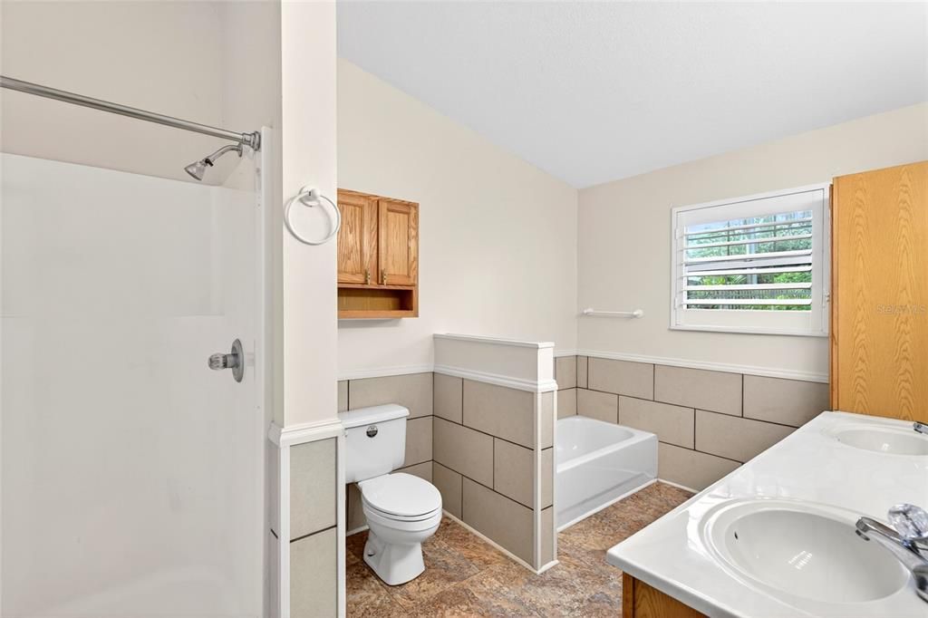 For Sale: $410,500 (3 beds, 2 baths, 1456 Square Feet)