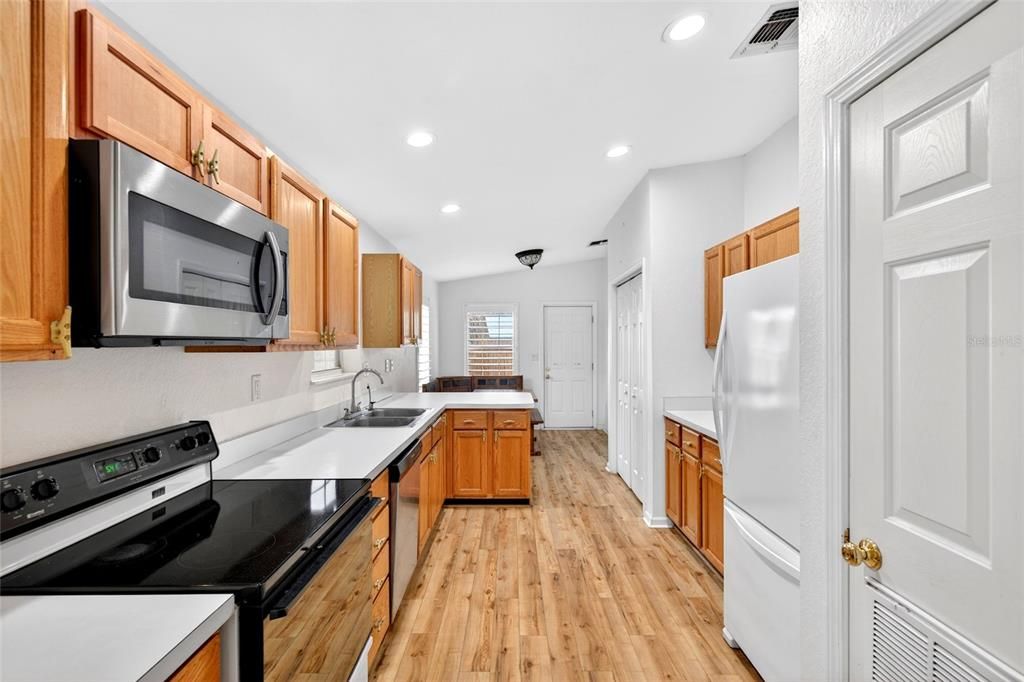 For Sale: $410,500 (3 beds, 2 baths, 1456 Square Feet)