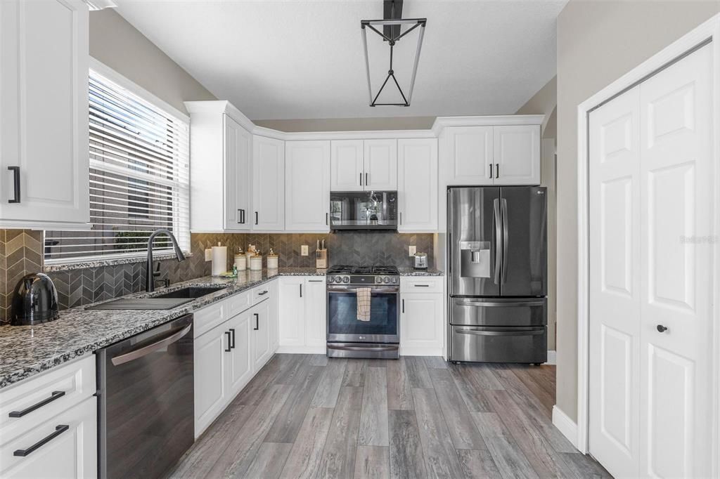 For Sale: $445,000 (4 beds, 3 baths, 1841 Square Feet)