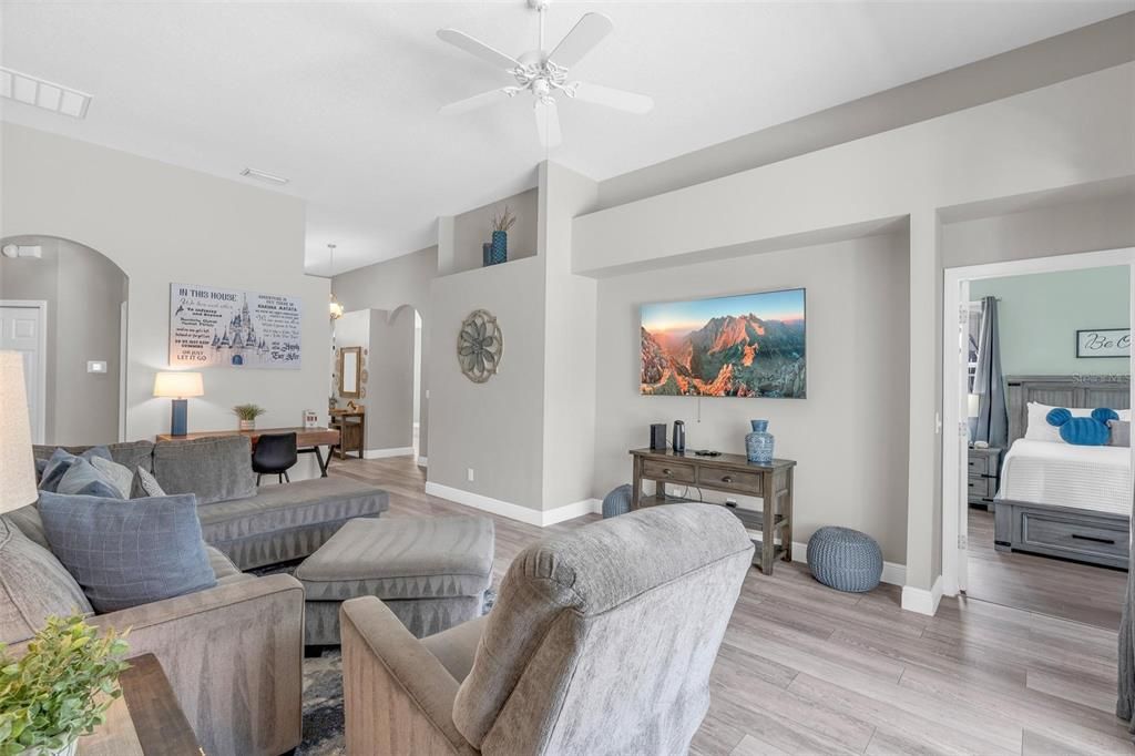 For Sale: $445,000 (4 beds, 3 baths, 1841 Square Feet)