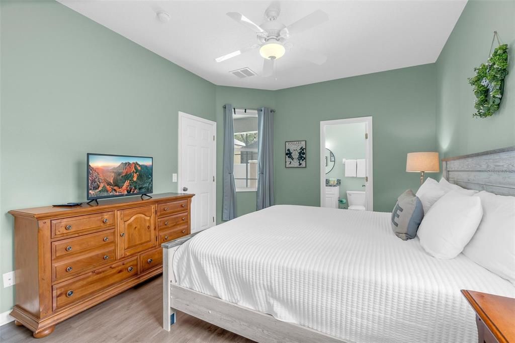 For Sale: $445,000 (4 beds, 3 baths, 1841 Square Feet)