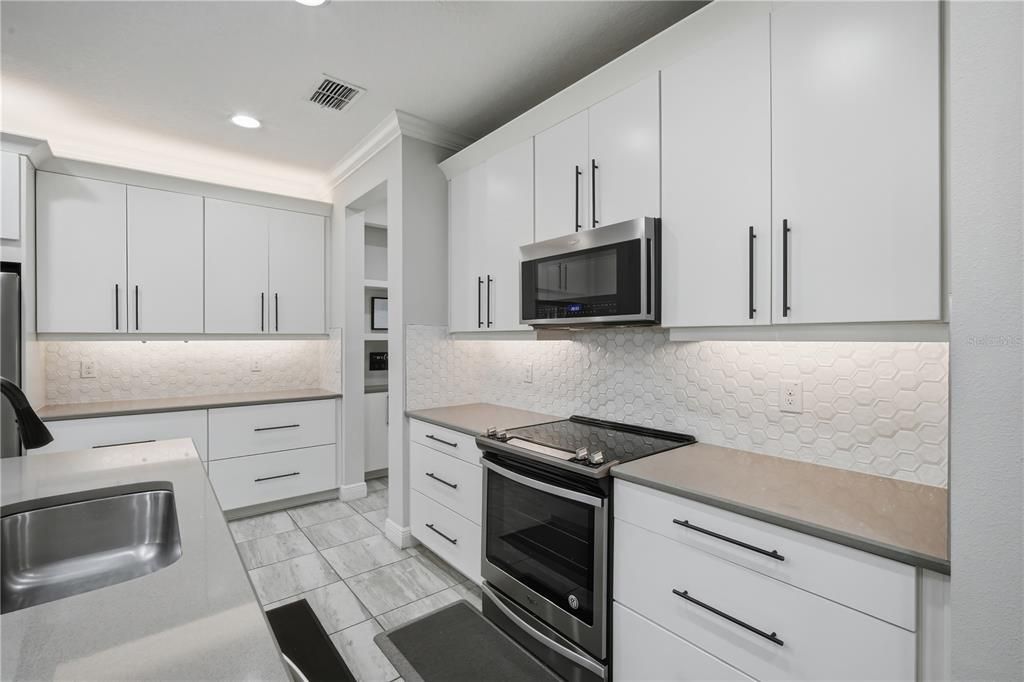 For Sale: $415,000 (3 beds, 2 baths, 1888 Square Feet)