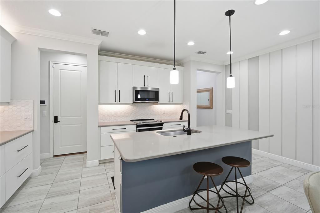 For Sale: $415,000 (3 beds, 2 baths, 1888 Square Feet)