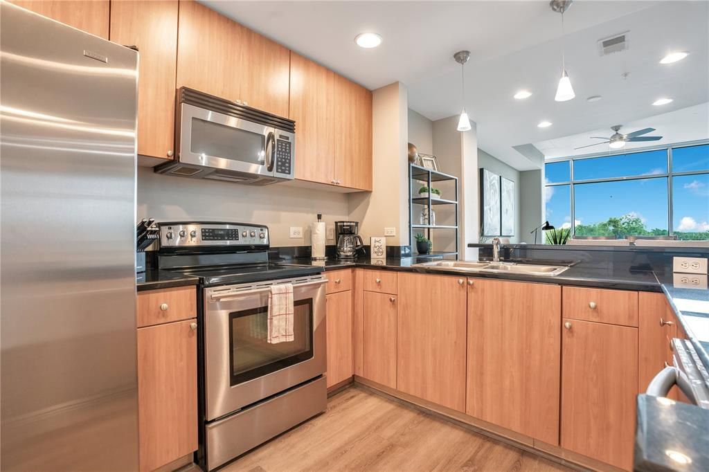 出租: $3,600 (2 贝兹, 2 浴室, 1268 平方英尺)