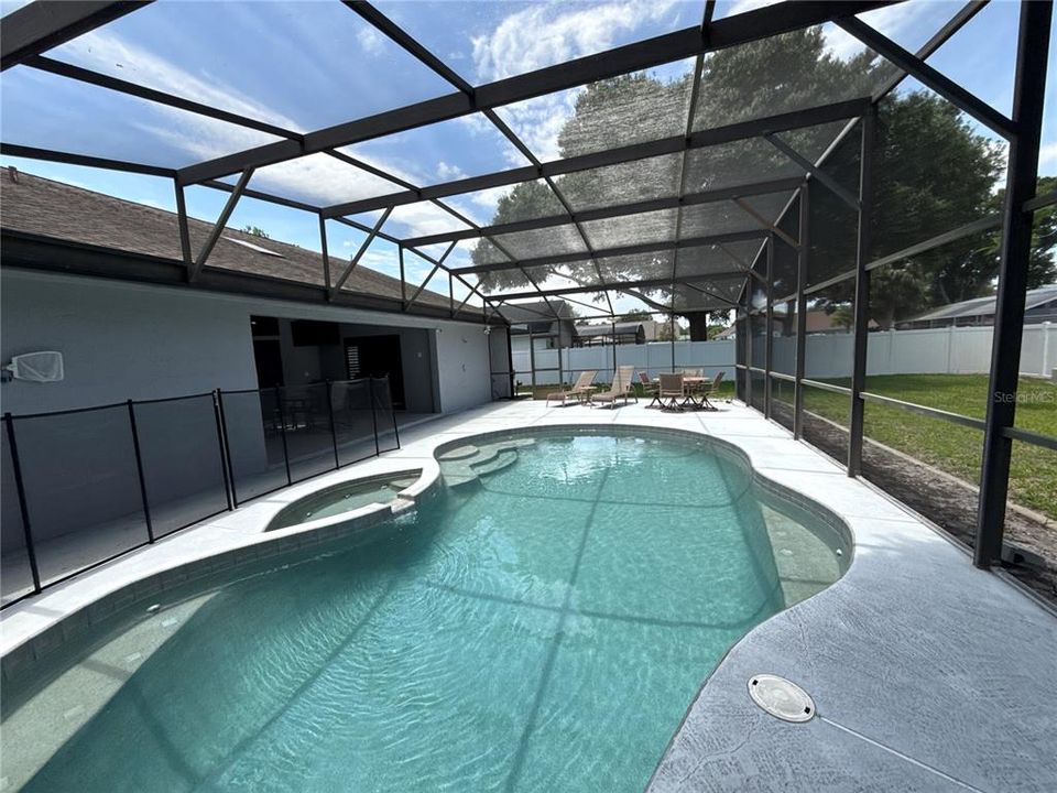 En Venta: $699,000 (4 camas, 2 baños, 2368 Pies cuadrados)