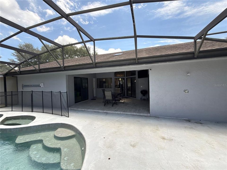 En Venta: $699,000 (4 camas, 2 baños, 2368 Pies cuadrados)