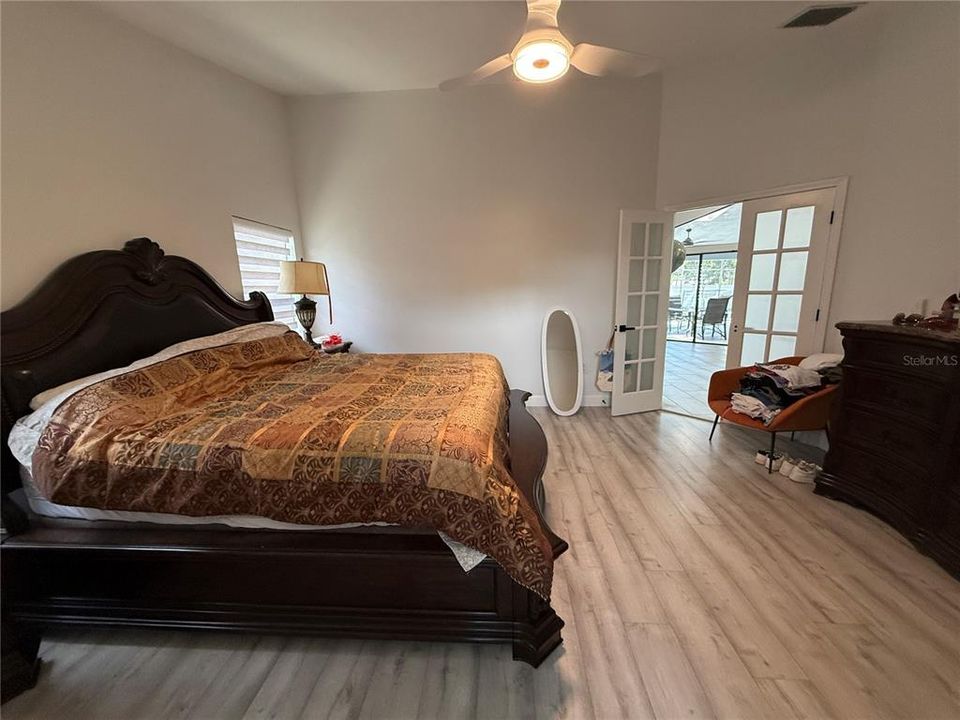 En Venta: $699,000 (4 camas, 2 baños, 2368 Pies cuadrados)