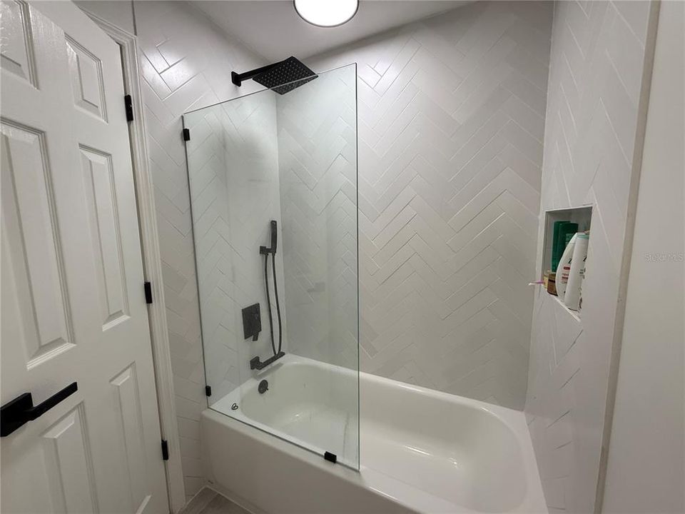 En Venta: $699,000 (4 camas, 2 baños, 2368 Pies cuadrados)