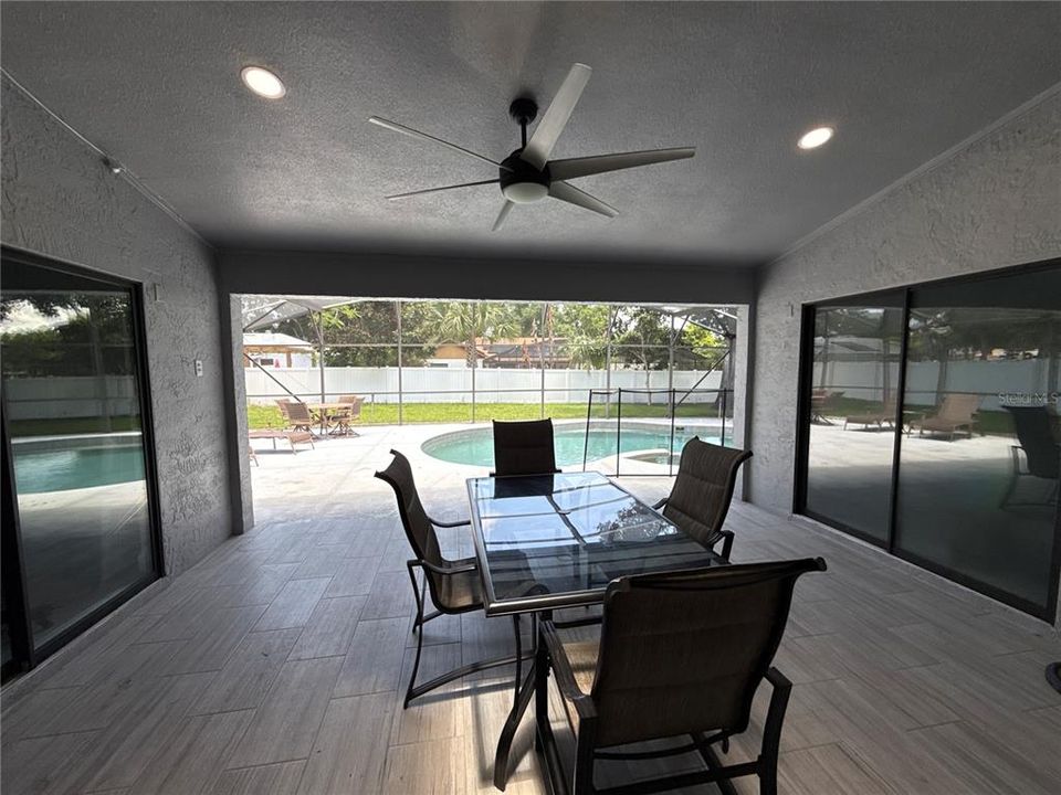 En Venta: $699,000 (4 camas, 2 baños, 2368 Pies cuadrados)