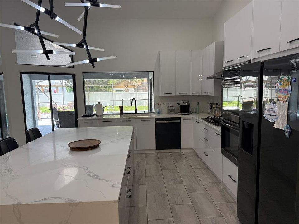 En Venta: $699,000 (4 camas, 2 baños, 2368 Pies cuadrados)