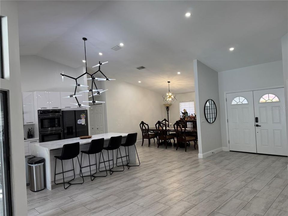 En Venta: $699,000 (4 camas, 2 baños, 2368 Pies cuadrados)