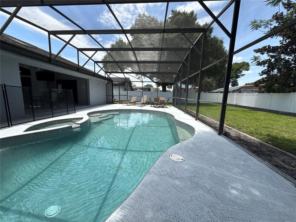 En Venta: $699,000 (4 camas, 2 baños, 2368 Pies cuadrados)