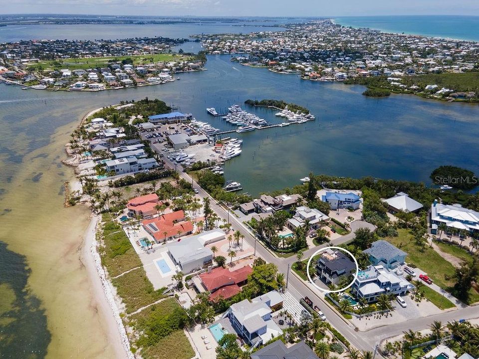 For Sale: $3,495,000 (4 beds, 4 baths, 2707 Square Feet)