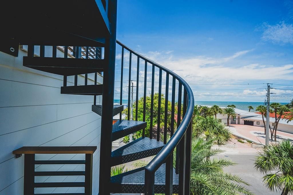 For Sale: $3,495,000 (4 beds, 4 baths, 2707 Square Feet)