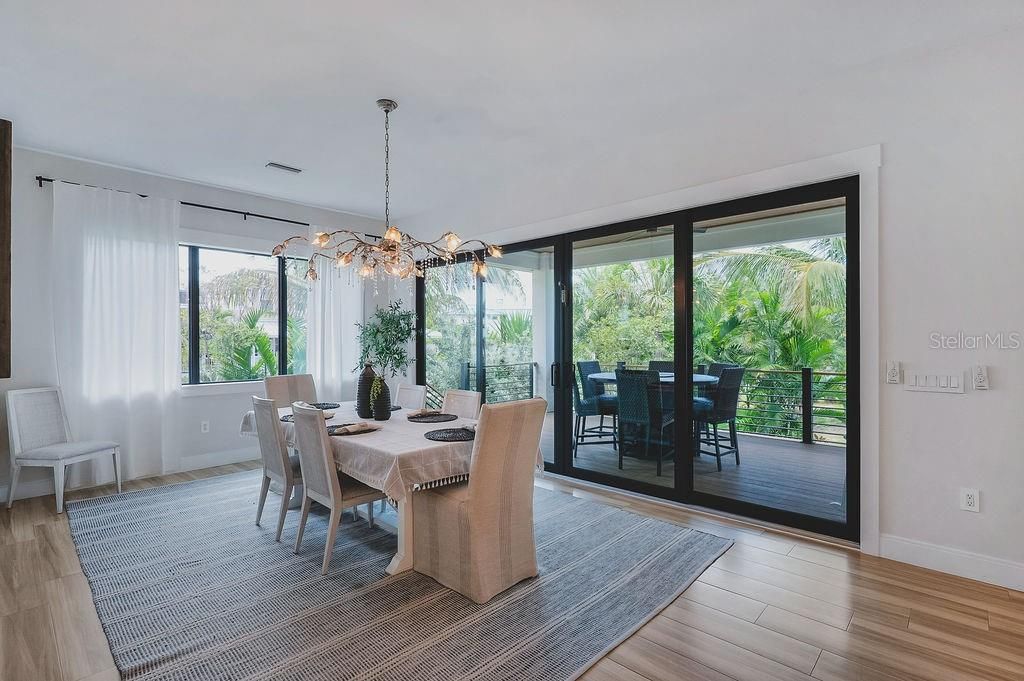 For Sale: $3,495,000 (4 beds, 4 baths, 2707 Square Feet)