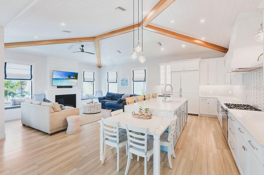 For Sale: $3,495,000 (4 beds, 4 baths, 2707 Square Feet)