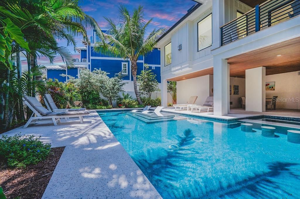 For Sale: $3,495,000 (4 beds, 4 baths, 2707 Square Feet)