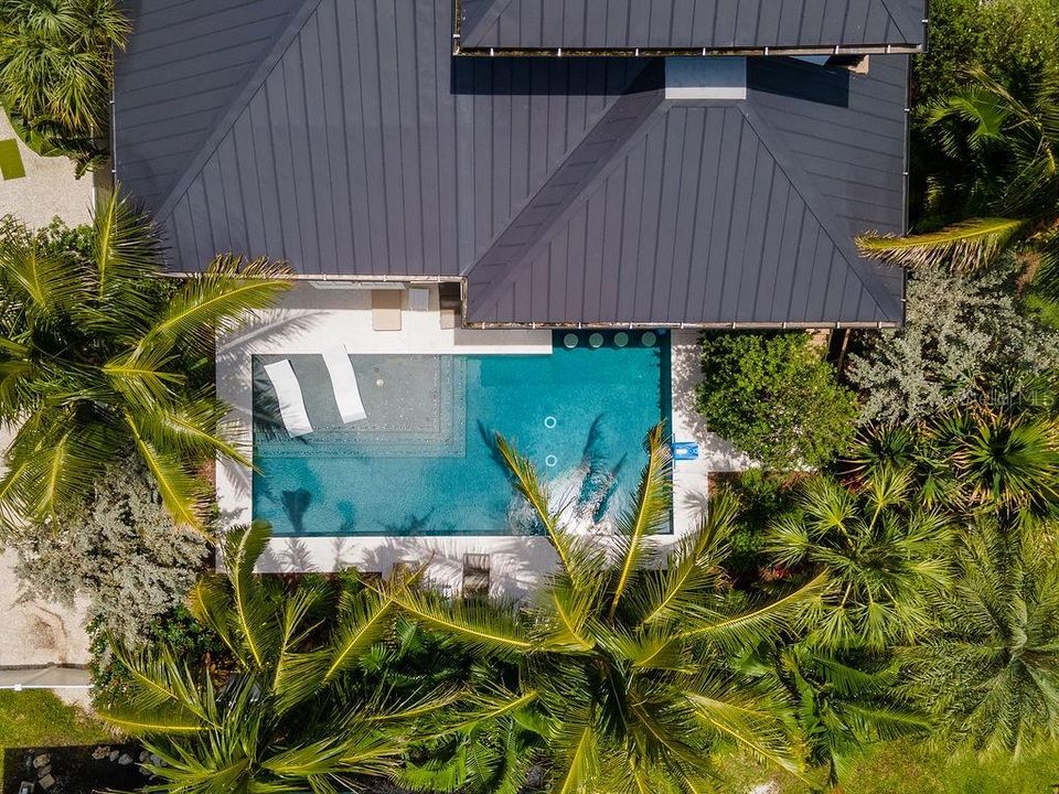 For Sale: $3,495,000 (4 beds, 4 baths, 2707 Square Feet)