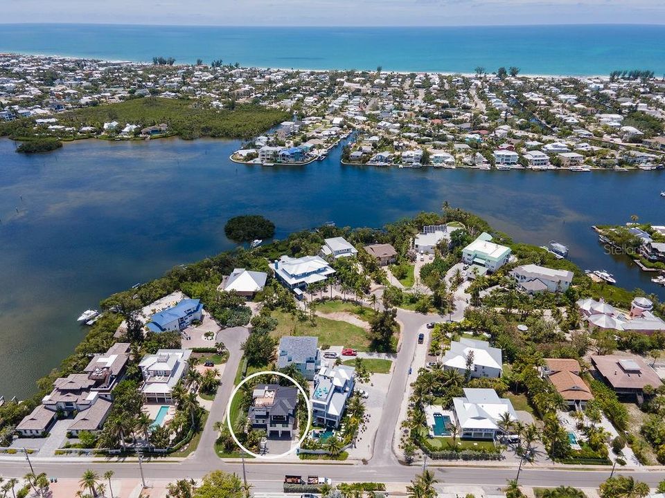 For Sale: $3,495,000 (4 beds, 4 baths, 2707 Square Feet)