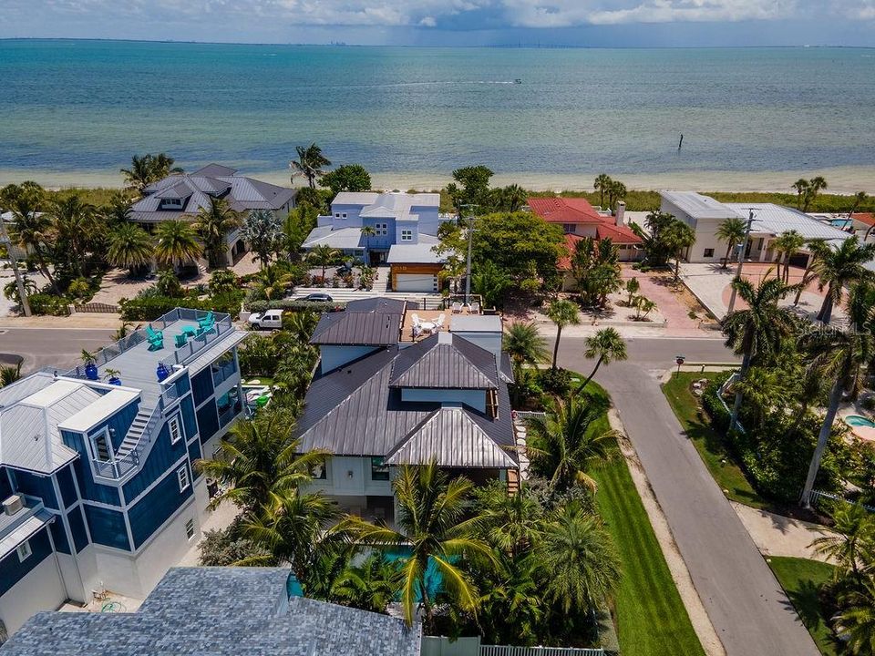 For Sale: $3,495,000 (4 beds, 4 baths, 2707 Square Feet)