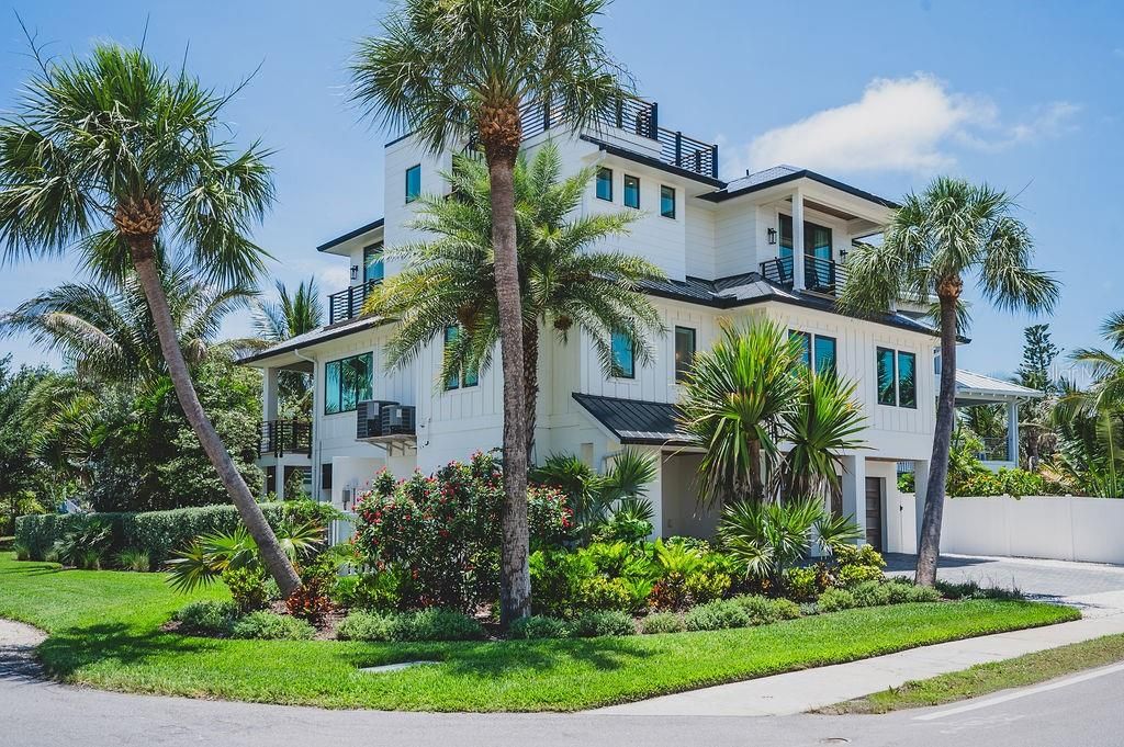 For Sale: $3,495,000 (4 beds, 4 baths, 2707 Square Feet)
