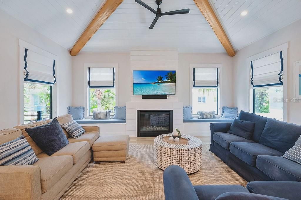 For Sale: $3,495,000 (4 beds, 4 baths, 2707 Square Feet)