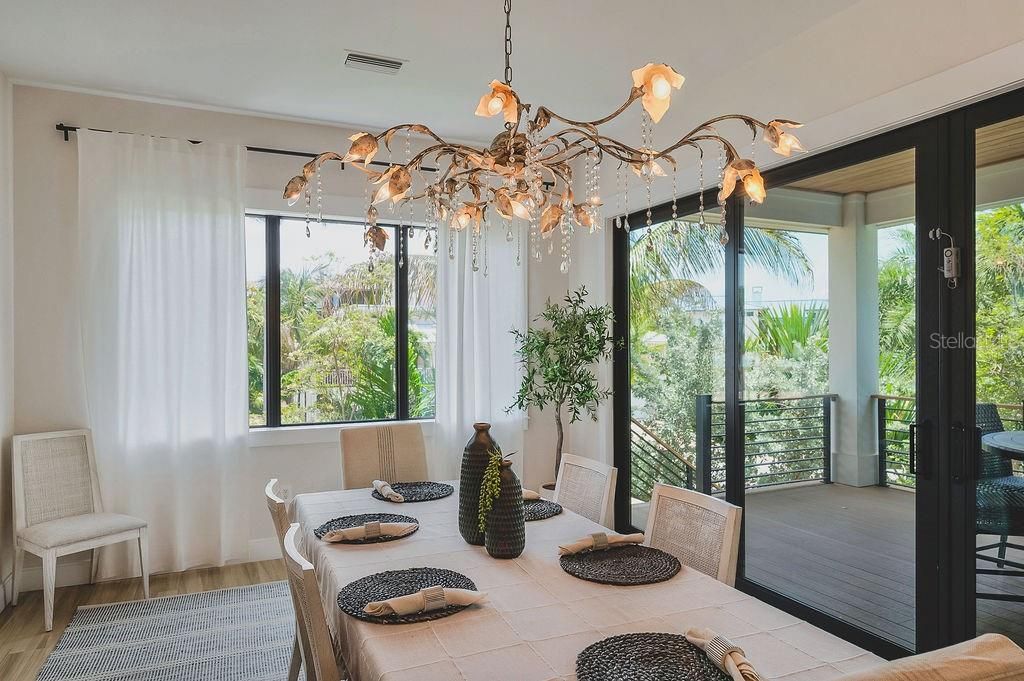 For Sale: $3,495,000 (4 beds, 4 baths, 2707 Square Feet)