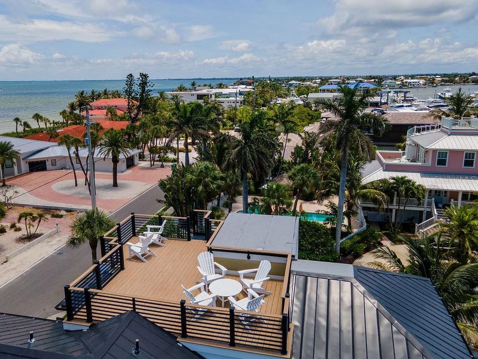 For Sale: $3,495,000 (4 beds, 4 baths, 2707 Square Feet)
