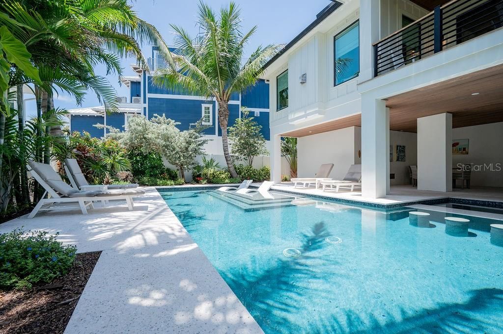 For Sale: $3,495,000 (4 beds, 4 baths, 2707 Square Feet)