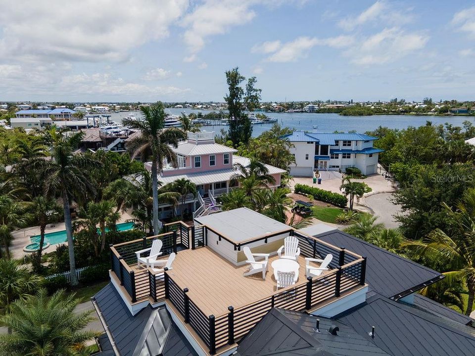 For Sale: $3,495,000 (4 beds, 4 baths, 2707 Square Feet)