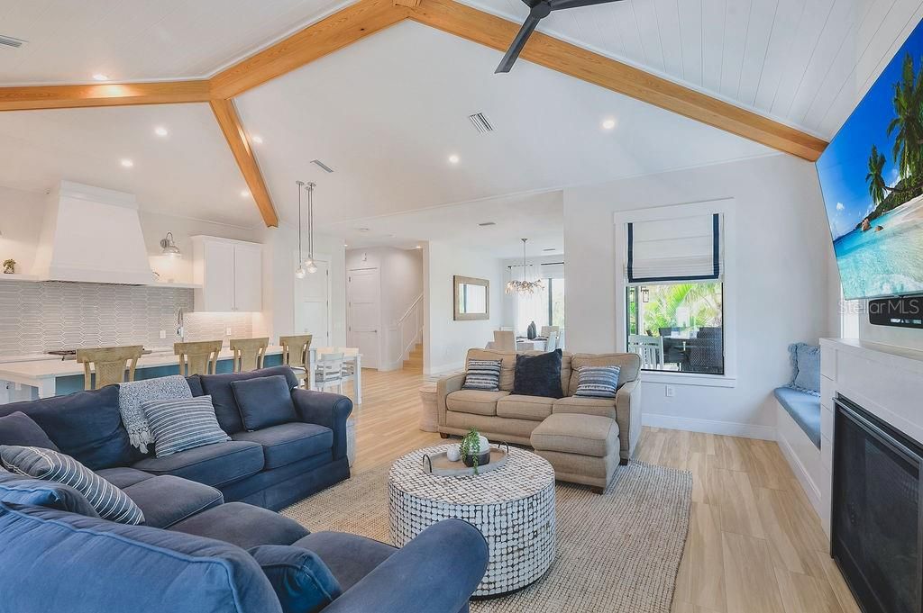 For Sale: $3,495,000 (4 beds, 4 baths, 2707 Square Feet)