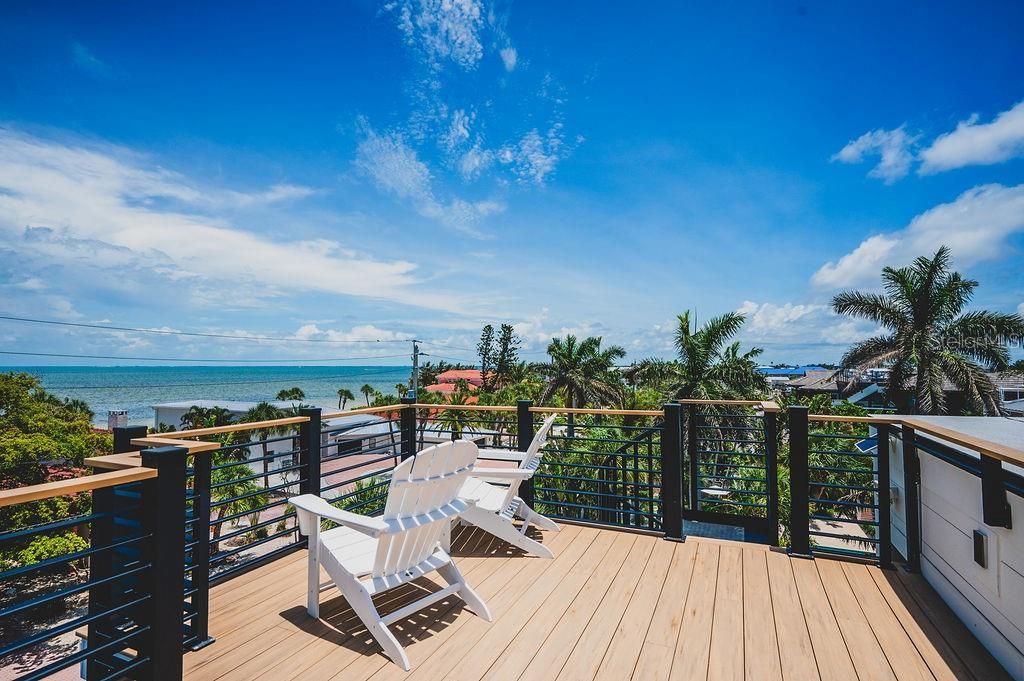 For Sale: $3,495,000 (4 beds, 4 baths, 2707 Square Feet)
