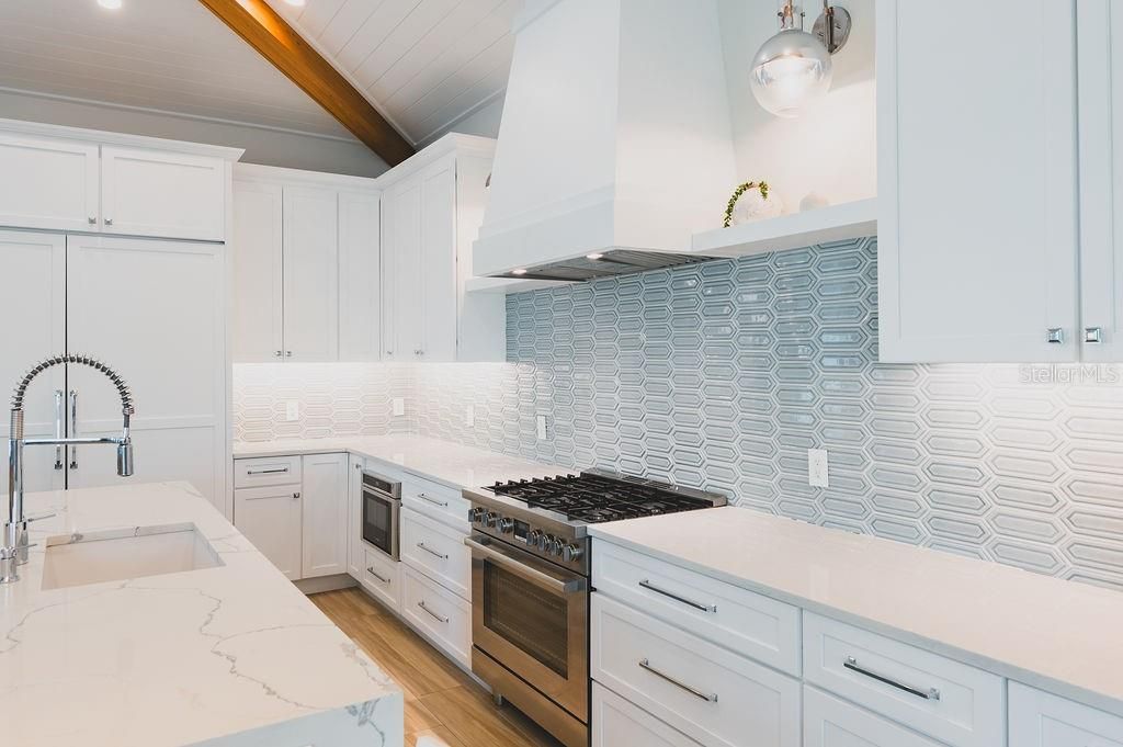 For Sale: $3,495,000 (4 beds, 4 baths, 2707 Square Feet)