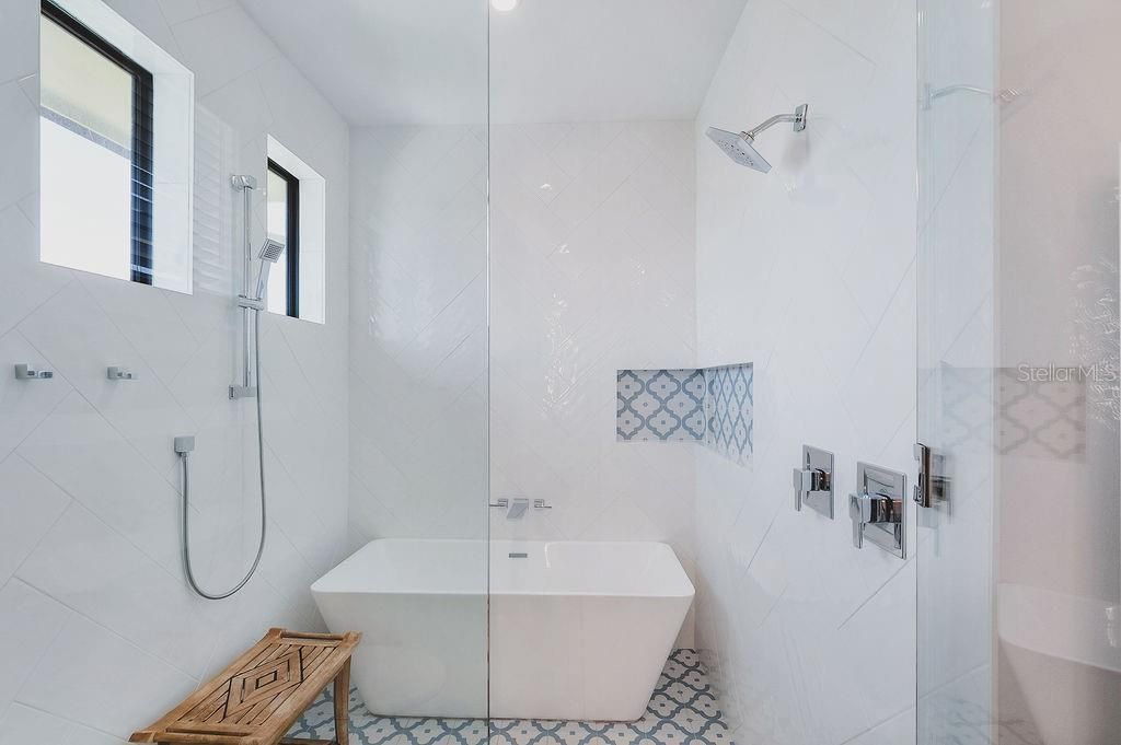 For Sale: $3,495,000 (4 beds, 4 baths, 2707 Square Feet)