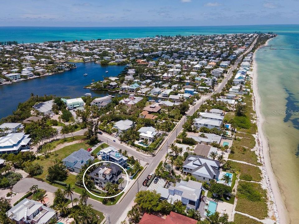 For Sale: $3,495,000 (4 beds, 4 baths, 2707 Square Feet)