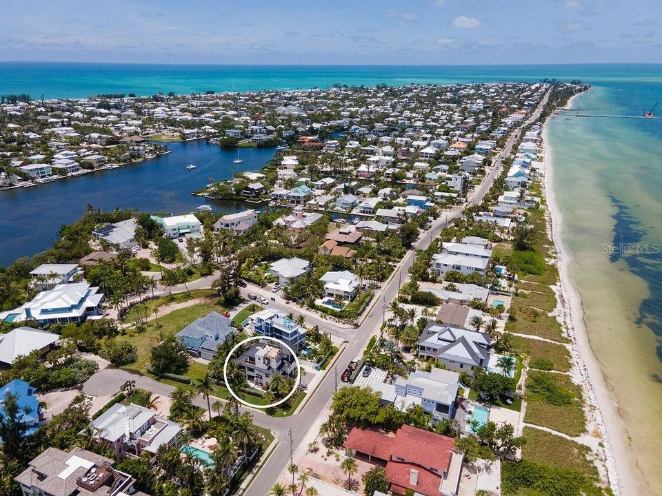 For Sale: $3,495,000 (4 beds, 4 baths, 2707 Square Feet)
