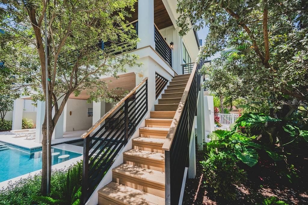 For Sale: $3,495,000 (4 beds, 4 baths, 2707 Square Feet)