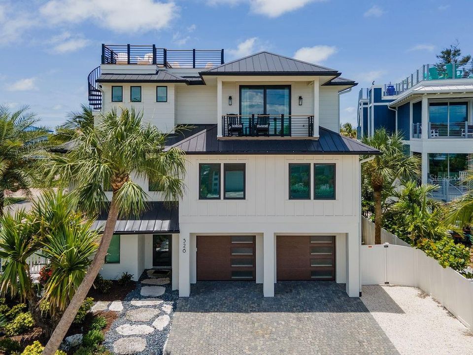 For Sale: $3,495,000 (4 beds, 4 baths, 2707 Square Feet)