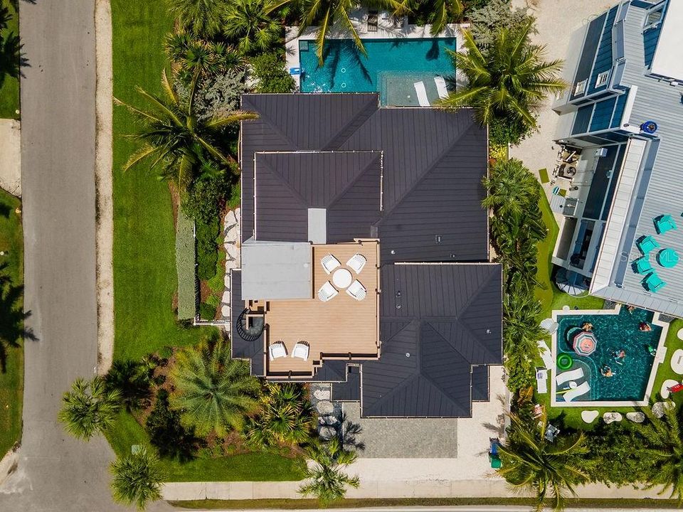 For Sale: $3,495,000 (4 beds, 4 baths, 2707 Square Feet)
