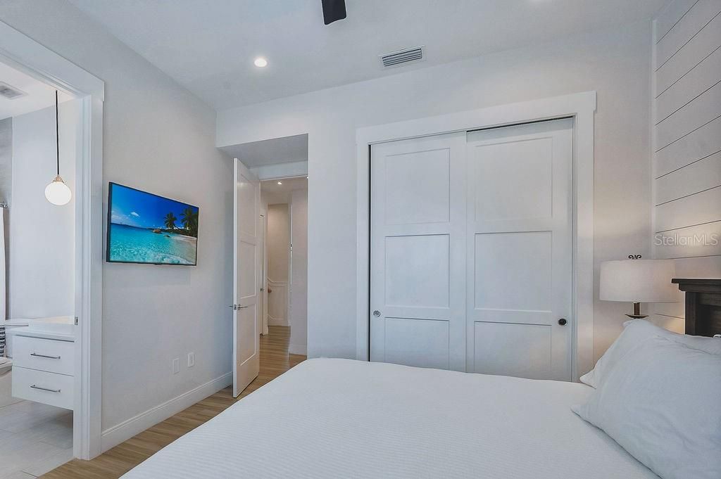 For Sale: $3,495,000 (4 beds, 4 baths, 2707 Square Feet)