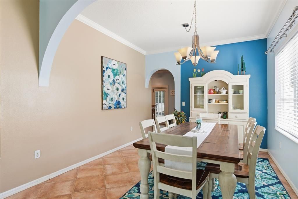 En Venta: $599,000 (3 camas, 2 baños, 2428 Pies cuadrados)