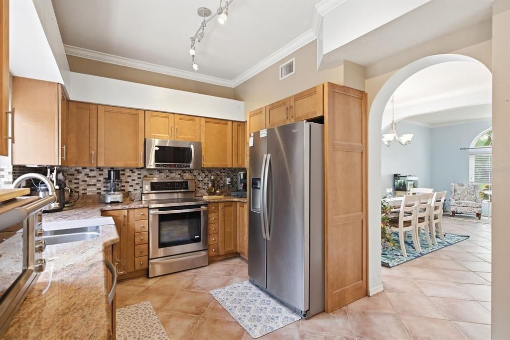 En Venta: $599,000 (3 camas, 2 baños, 2428 Pies cuadrados)