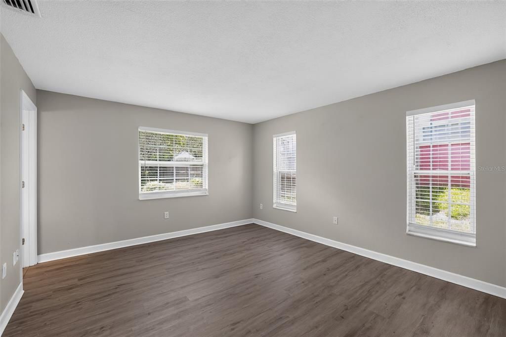 For Sale: $439,900 (3 beds, 2 baths, 1680 Square Feet)