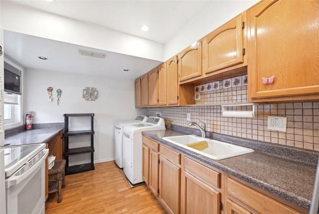 For Sale: $115,000 (1 beds, 1 baths, 600 Square Feet)