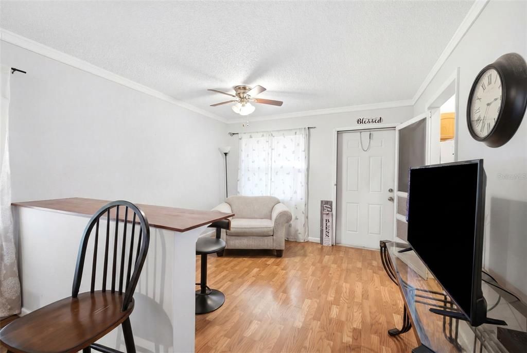 For Sale: $115,000 (1 beds, 1 baths, 600 Square Feet)