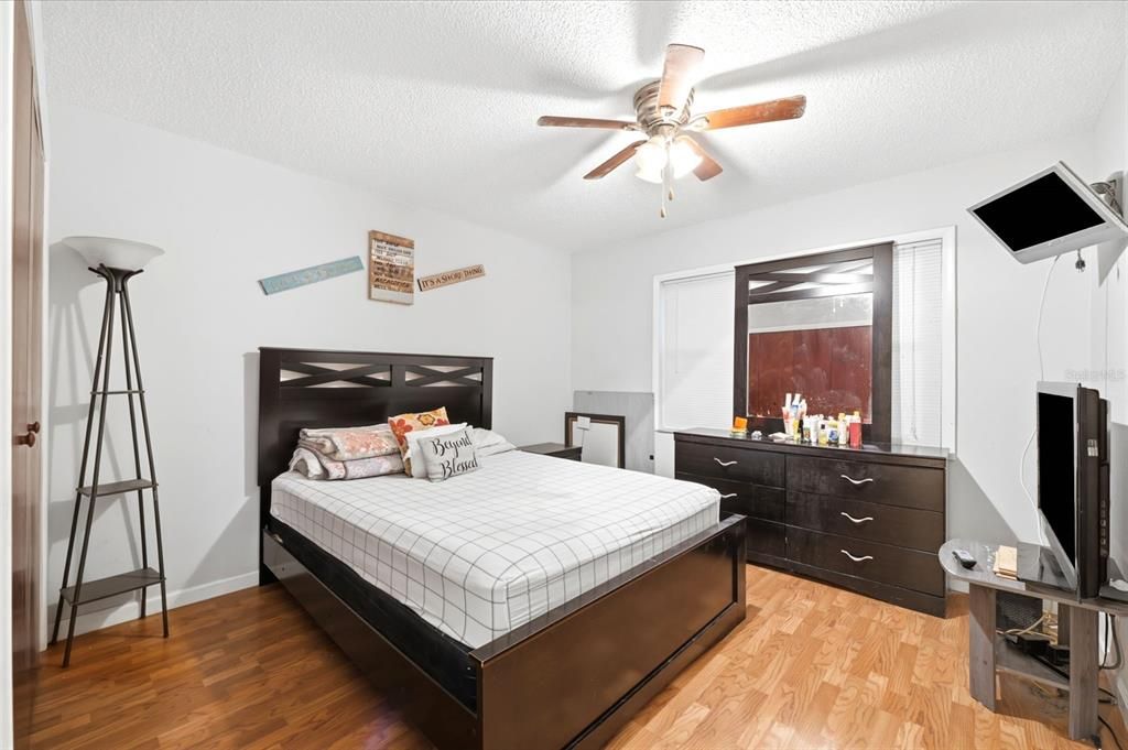 For Sale: $115,000 (1 beds, 1 baths, 600 Square Feet)