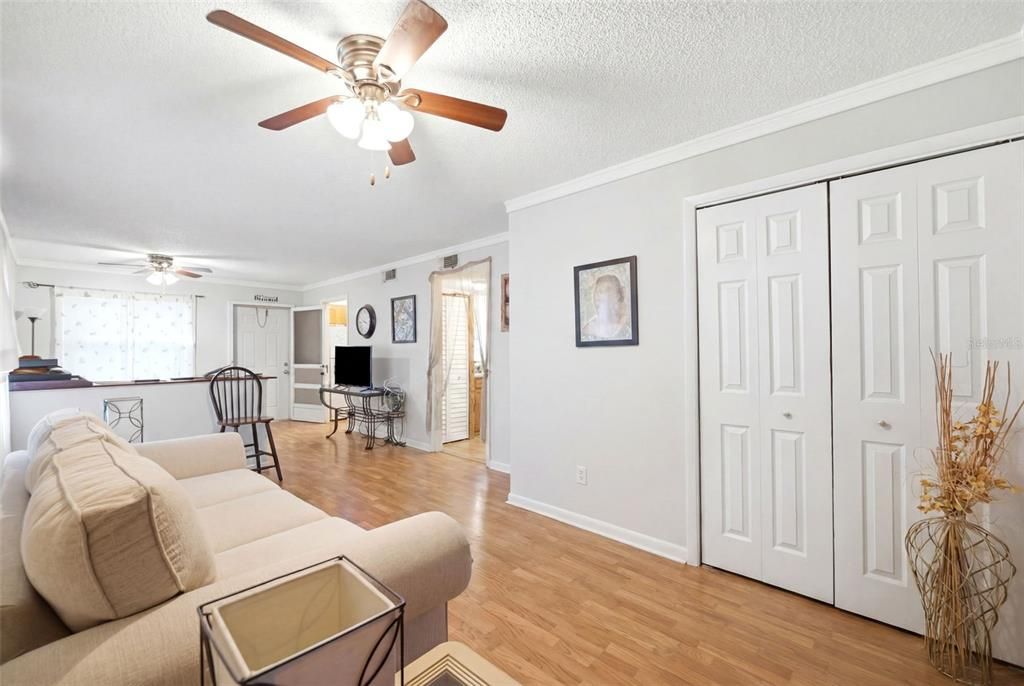 For Sale: $115,000 (1 beds, 1 baths, 600 Square Feet)