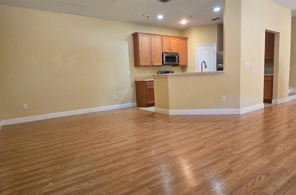 For Rent: $2,195 (3 beds, 2 baths, 1624 Square Feet)