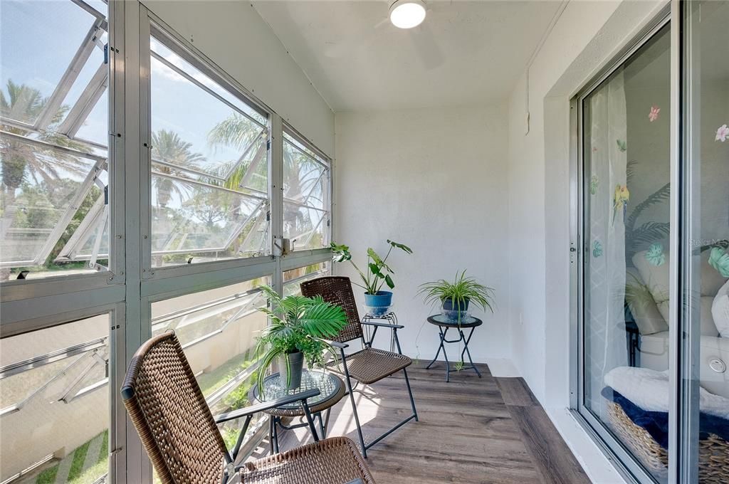 For Sale: $170,000 (2 beds, 2 baths, 982 Square Feet)