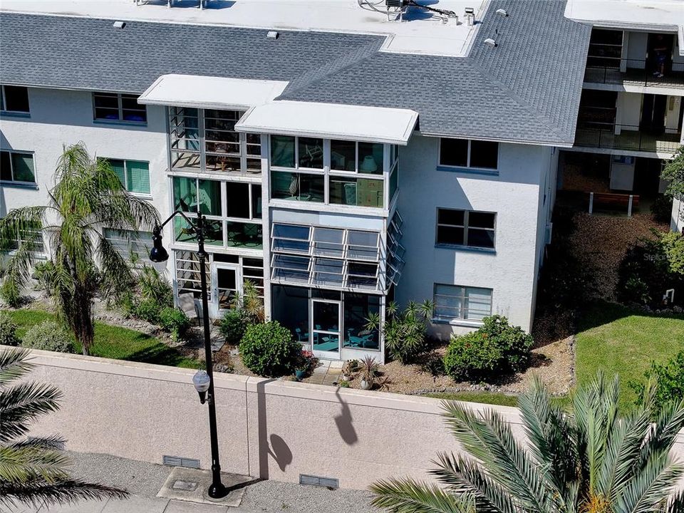 For Sale: $170,000 (2 beds, 2 baths, 982 Square Feet)